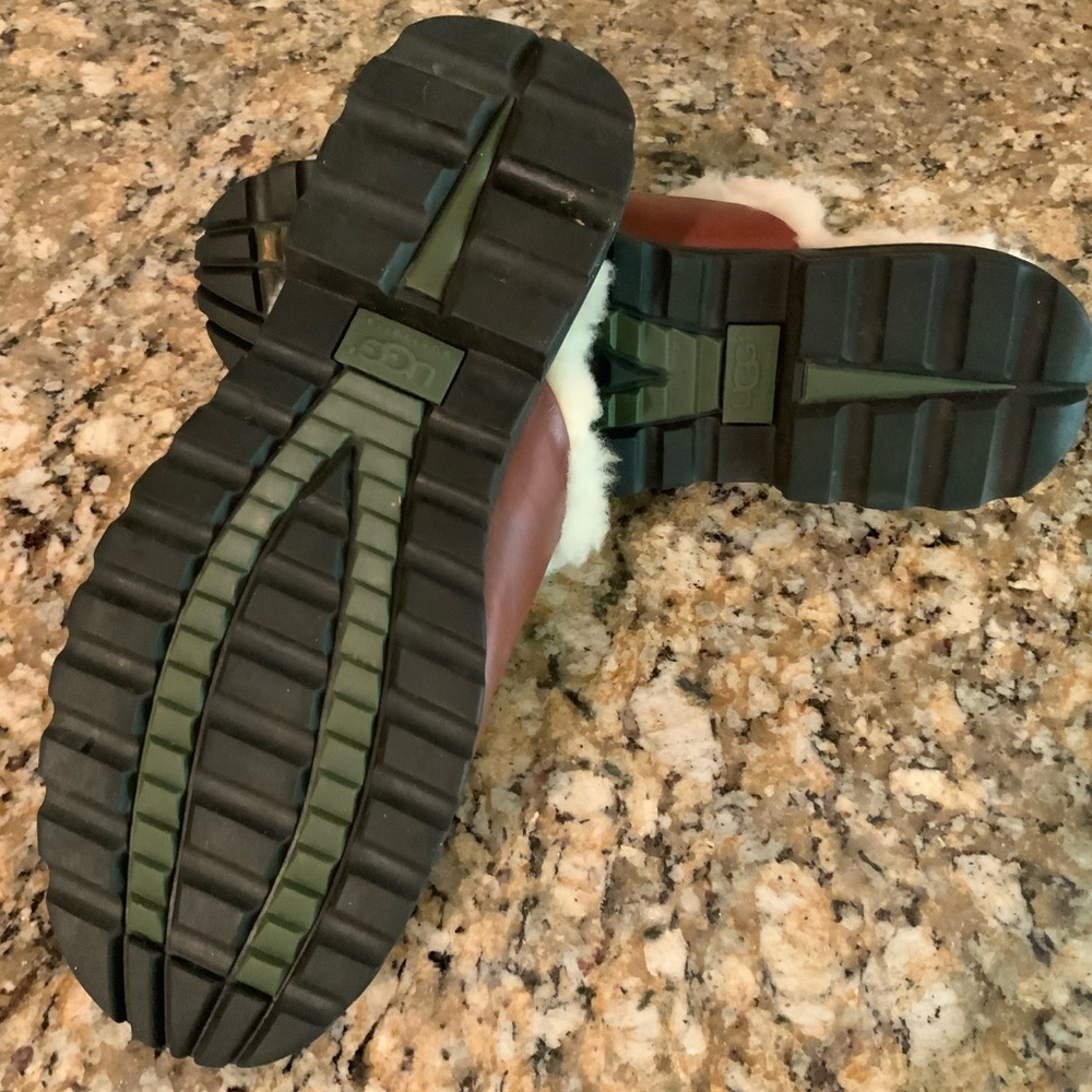 Ladies UGG clogs - Picture 3 of 4